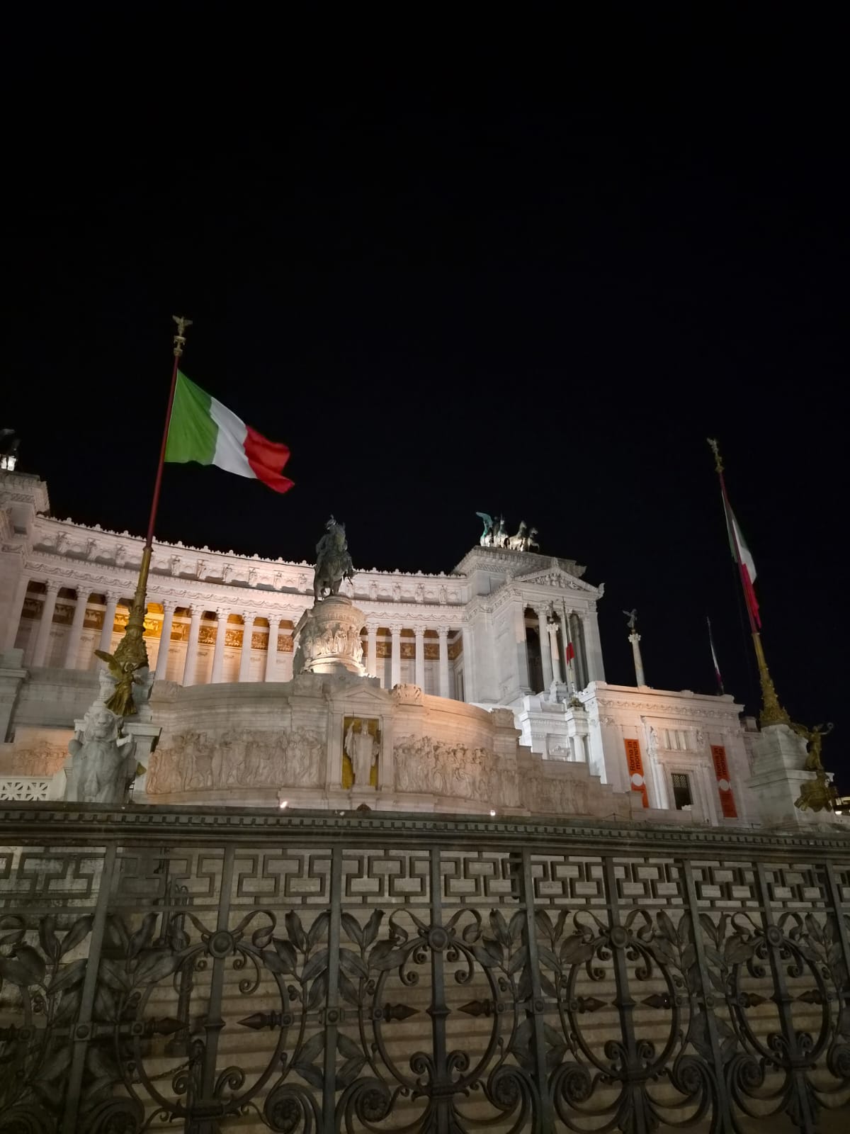 Altare della Patria, Piazza Venezia