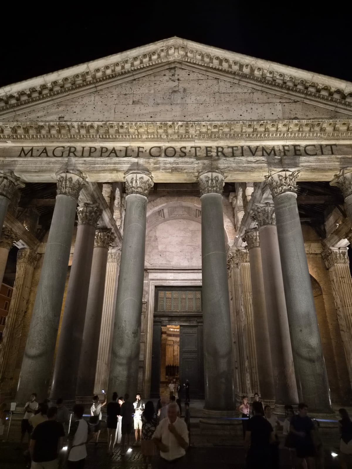 Pantheon, Piazza della Rotonda